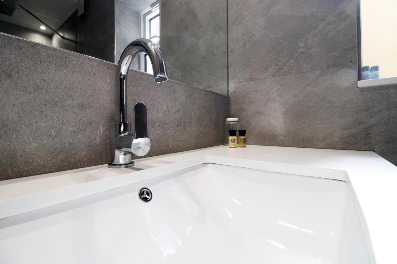 New Spacious 2 Bed Getaway - Private Courtyard! - Underfloor Heating Cardiff Exterior foto